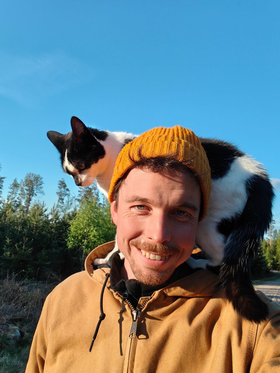 JoJo with his cat on his shoulder